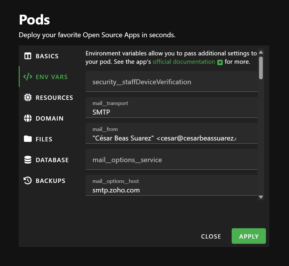 Configuración de variables de entorno SMTP en PikaPods para Zoho Mail