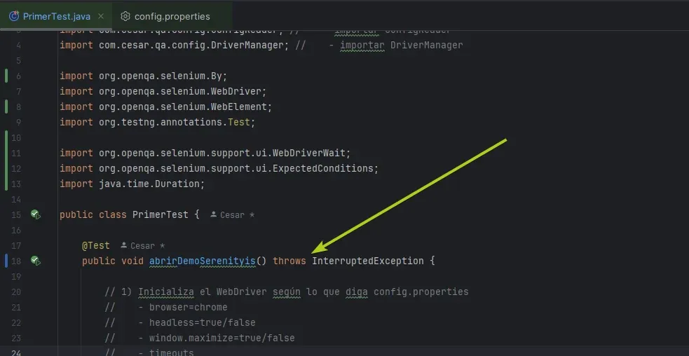 Código Java con throws InterruptedException en la firma del método, resaltado con flecha verde