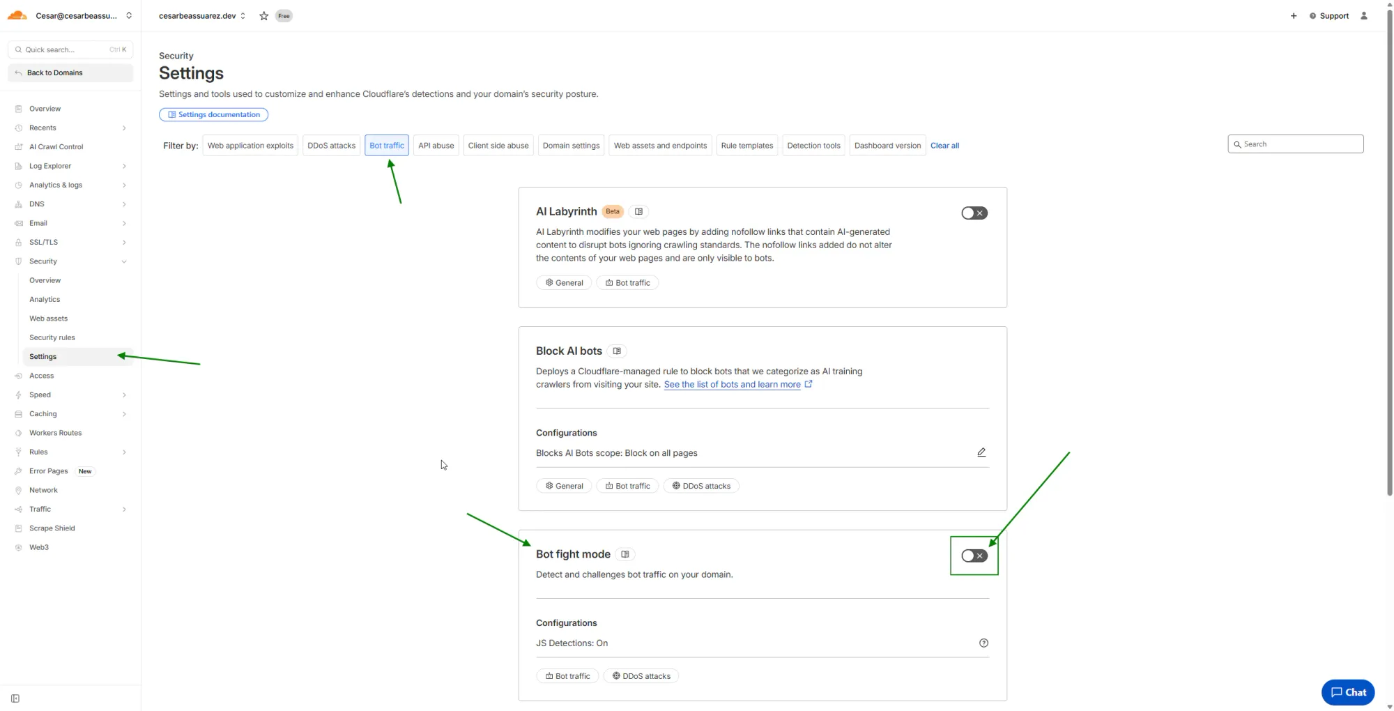 Cloudflare Security Settings mostrando Bot Fight Mode con toggle desactivado (OFF) y configuración JS Detections On