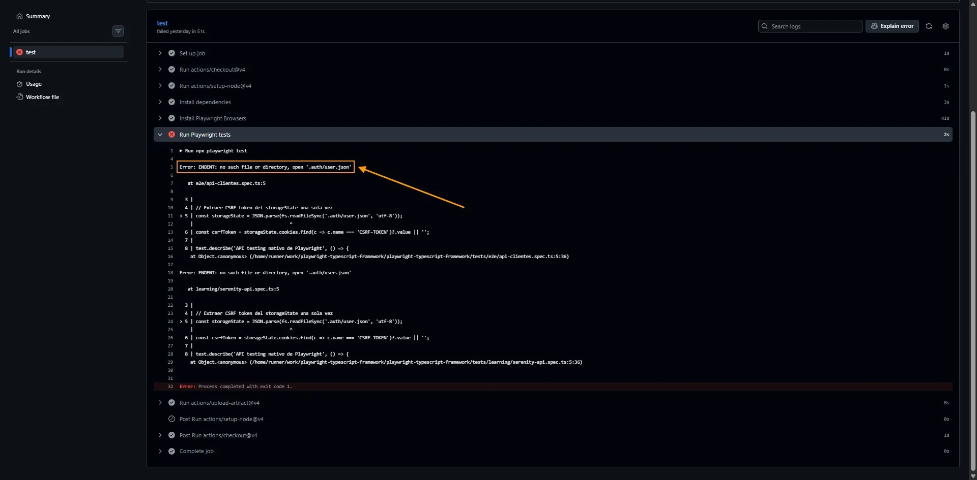 Log de GitHub Actions mostrando error ENOENT no such file or directory auth user.json en api-clientes.spec.ts línea 5 con flecha señalando el error
