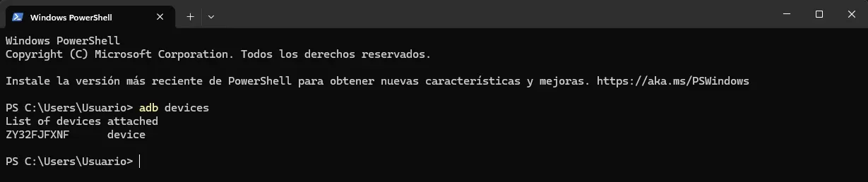 Terminal PowerShell mostrando adb devices con dispositivo ZY32FJFXNF conectado como device