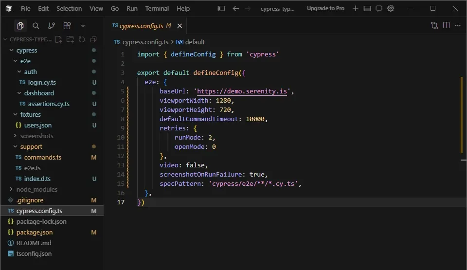 Cursor IDE mostrando cypress.config.ts con configuración profesional: baseUrl, viewport, timeout, retries, video y specPattern