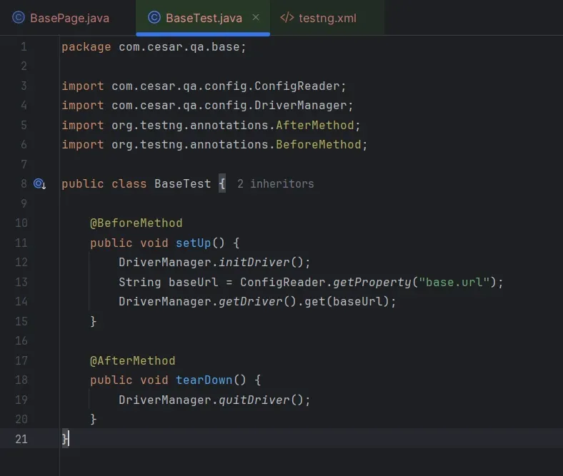 BaseTest.java con @BeforeMethod para setUp y @AfterMethod para tearDown, centralizando inicialización y cierre del driver